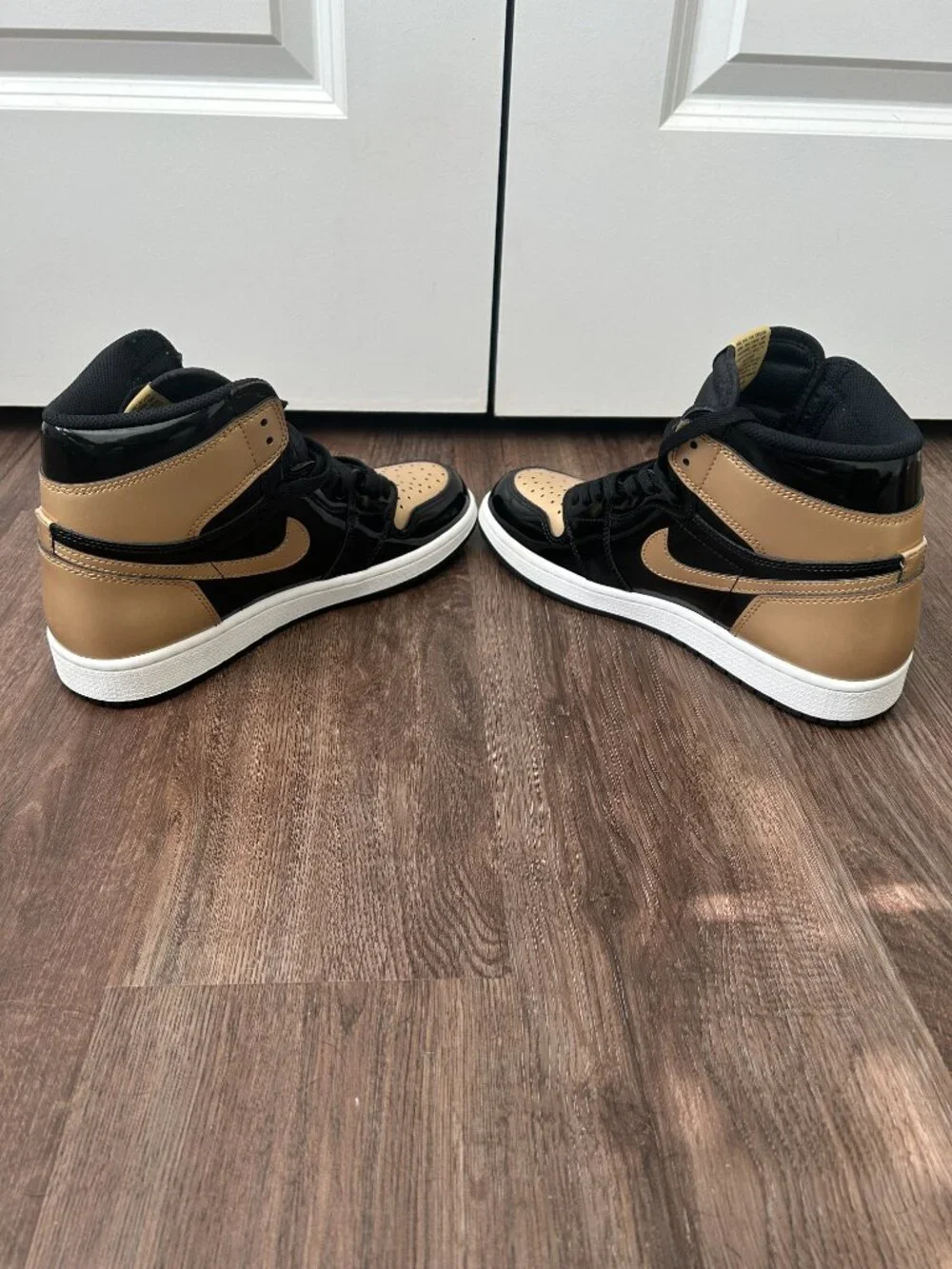 Air Jordan 1 High Gold Toe 2018 Men's Size 9